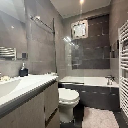 Anna's Seaside - In Front Of The העיירה קוס