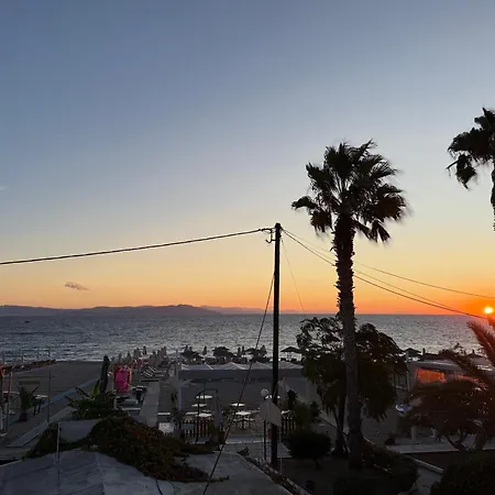 Anna's Seaside - In Front Of The דירה